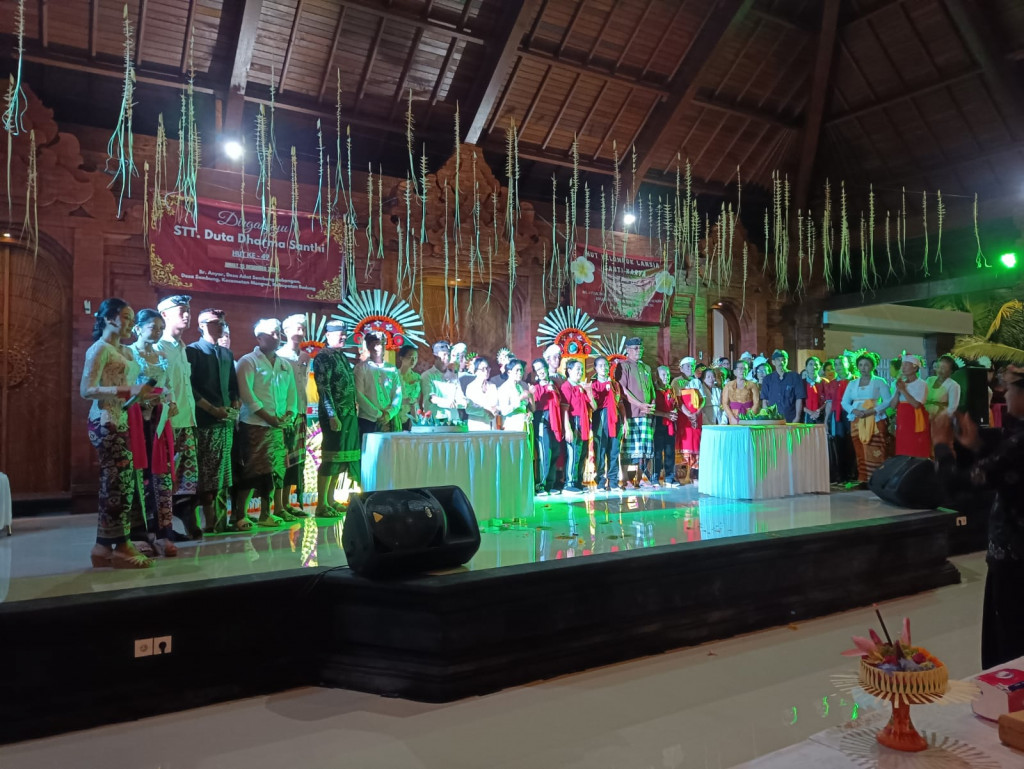 Perayaan HUT Lansia Shanti Karya yang Ke--6 Serta Hut yang ke-49 dan Pelantikan Pengurus Baru  STT Duta Dharma Santhi  Br. Anyar